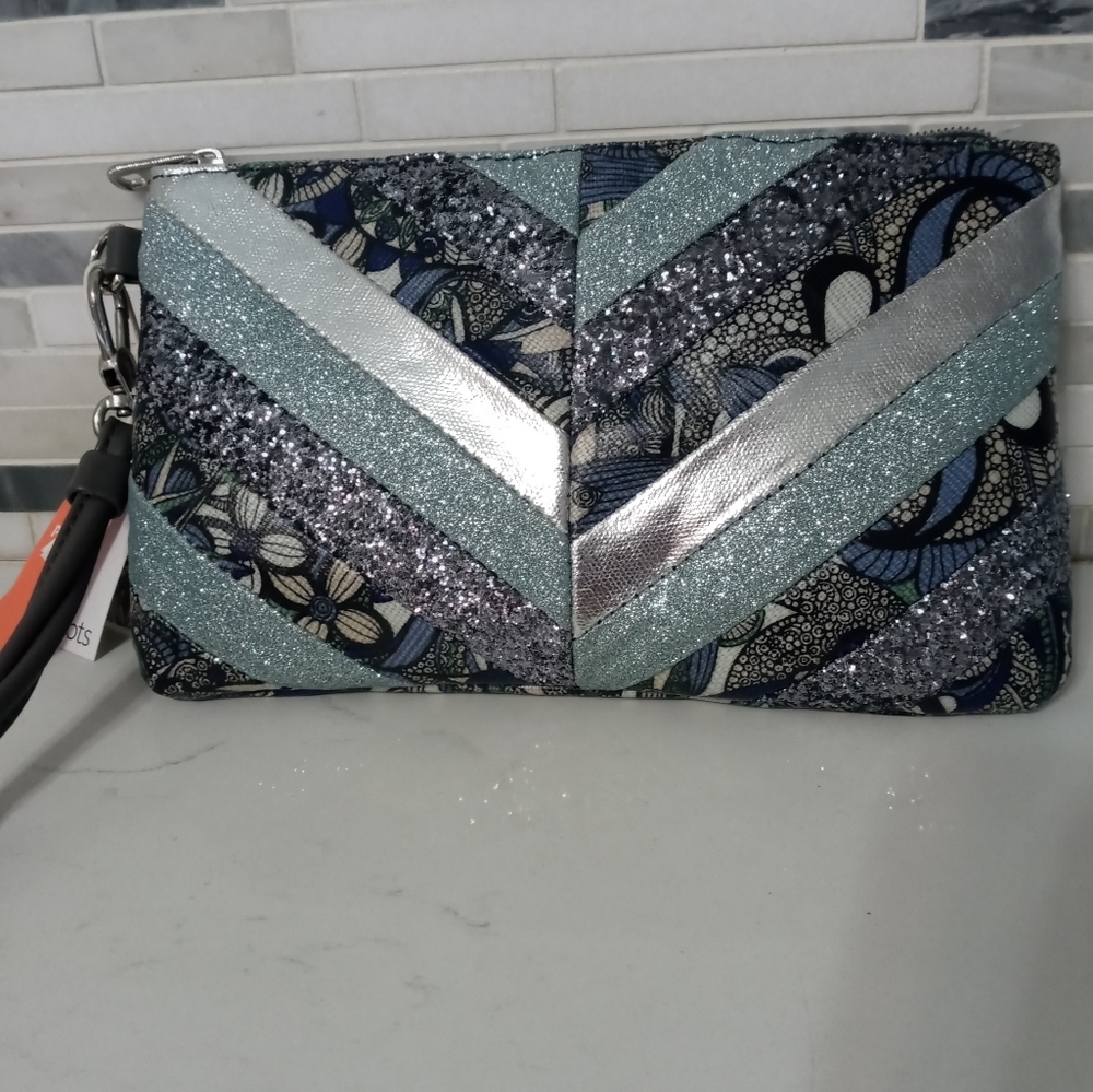 Sakroots Spirit Desert Artist Circle blue gray w power bank Zip top wristlet